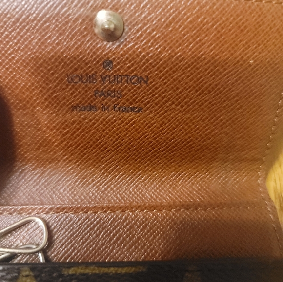 Louis Vuitton Monogram 6 Ring Key Holder - Picture 2 of 9